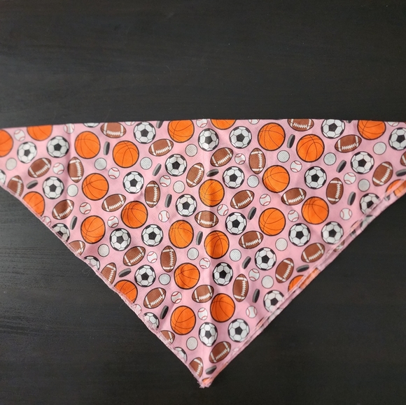 Doggy handkerchief pink with sports balls OS - Picture 2 of 7